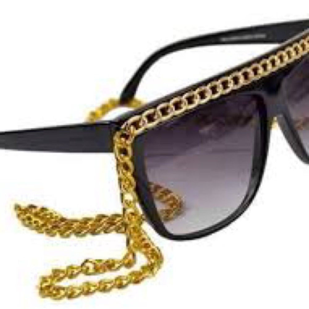 Chic Black Sunglasses with Gold Chain Accent - Picture 3 of 3